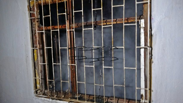 Foto - Atık malzeme toplayan gençlerin kaldığı ev yangında küle döndü