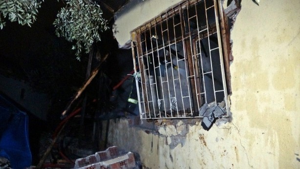 Foto - Atık malzeme toplayan gençlerin kaldığı ev yangında küle döndü