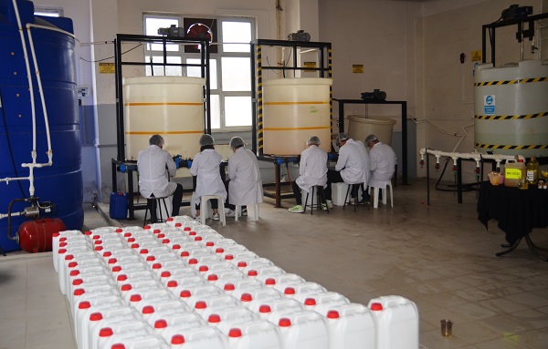 Foto - Atık yağları bakın nasıl değerlendirdiler! Liseli öğrenciler yakıt üretti