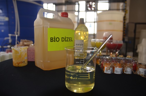 Foto - Atık yağları bakın nasıl değerlendirdiler! Liseli öğrenciler yakıt üretti