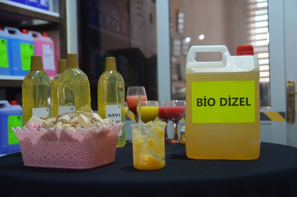 Foto - Atık yağları bakın nasıl değerlendirdiler! Liseli öğrenciler yakıt üretti