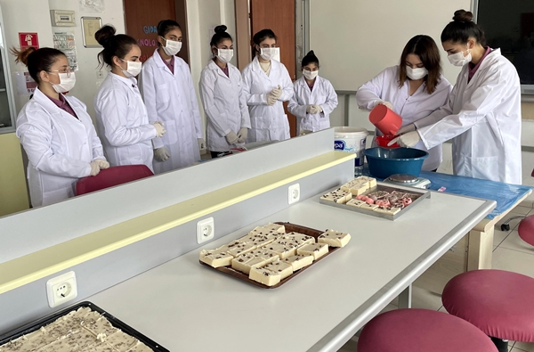 Foto - Atık yağları hijyen malzemesine dönüştürüyorlar!