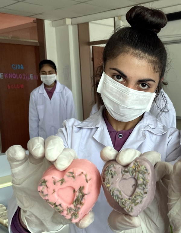 Foto - Atık yağları hijyen malzemesine dönüştürüyorlar!