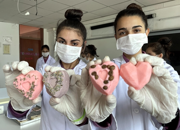 Foto - Atık yağları hijyen malzemesine dönüştürüyorlar!