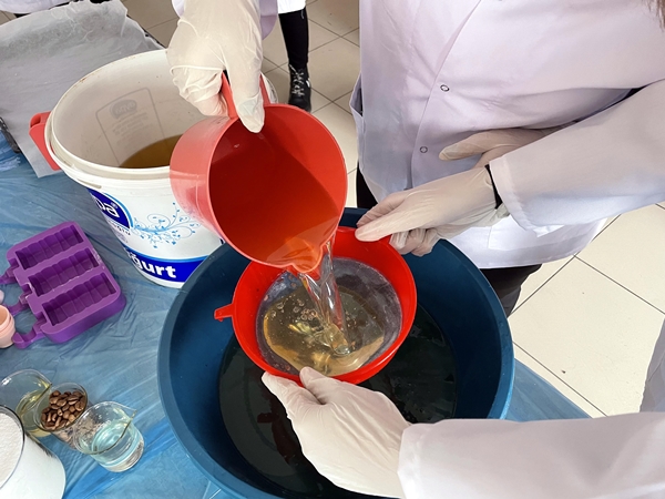 Foto - Atık yağları hijyen malzemesine dönüştürüyorlar!