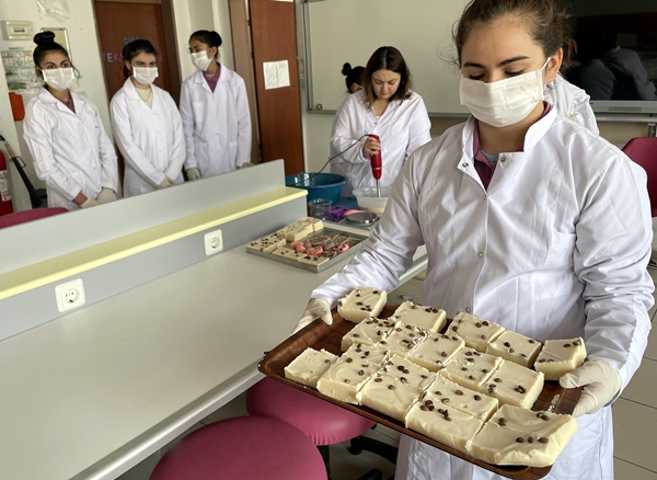 Foto - Atık yağları hijyen malzemesine dönüştürüyorlar!