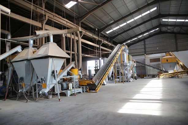 Foto - Atıkları değerlendirmek için bulduğu yöntemle köşeyi döndü! İnsanlara "Ne olur alın, 5 kuruş vermeden gidin" diye yalvarıyorlardı, şimdi satıp servet kazanıyor