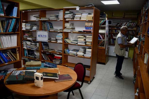 Foto - Atıl dükkandan kütüphaneye! Yılların birikimi...