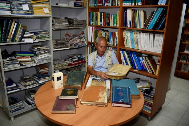 Atıl dükkandan kütüphaneye! Yılların birikimi...