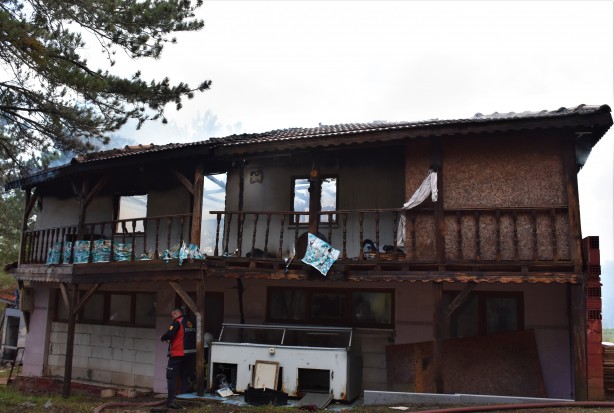 Foto - Atıl işletmede çıkan yangın ormanlık alana sıçramadan söndürüldü