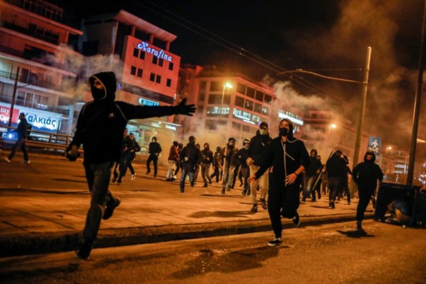 Foto - Atina savaş alanına döndü