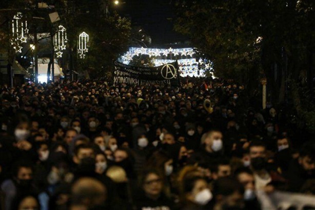 Atina'da olaylı gece