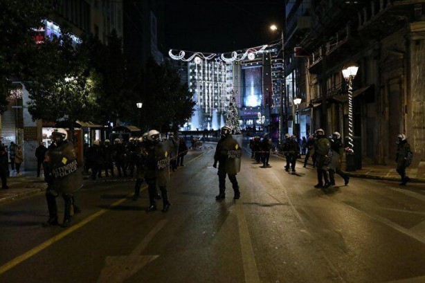 Foto - Atina'da olaylı gece