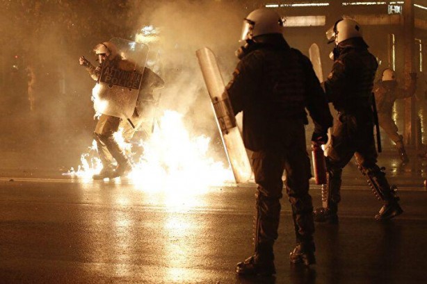 Foto - Atina'da olaylı gece