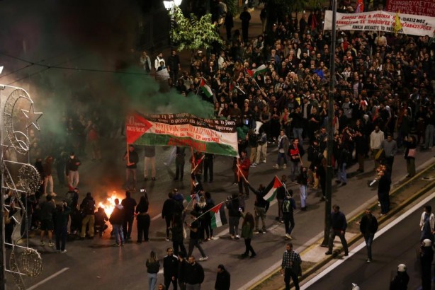 Foto - Atina’da sıcak gece! Yunanistan'da ABD'ye lanet yağdı