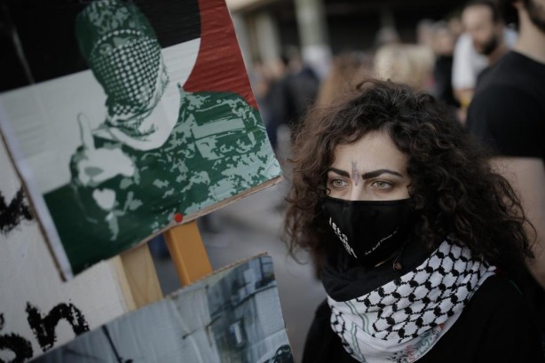 Atina’da sıcak gece! Yunanistan'da ABD'ye lanet yağdı