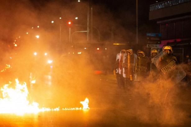 Foto - Atina’da sıcak gece! Yunanistan'da ABD'ye lanet yağdı