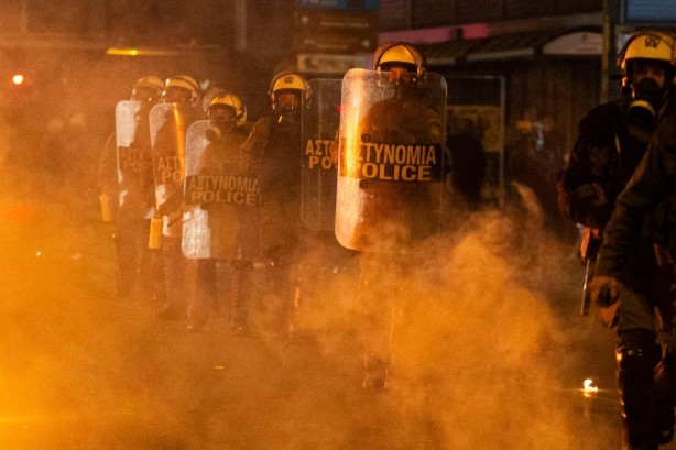 Foto - Atina’da sıcak gece! Yunanistan'da ABD'ye lanet yağdı