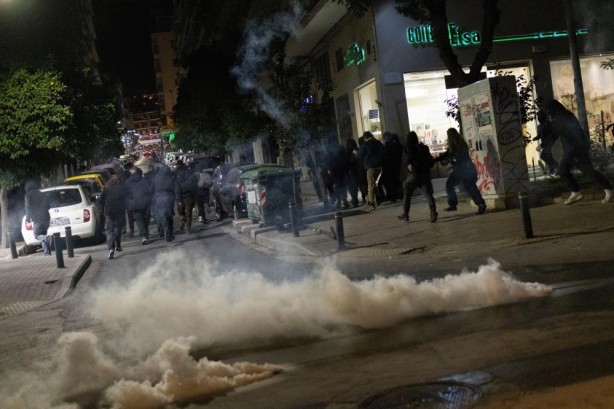 Foto - Atina’da sıcak gece! Yunanistan'da ABD'ye lanet yağdı