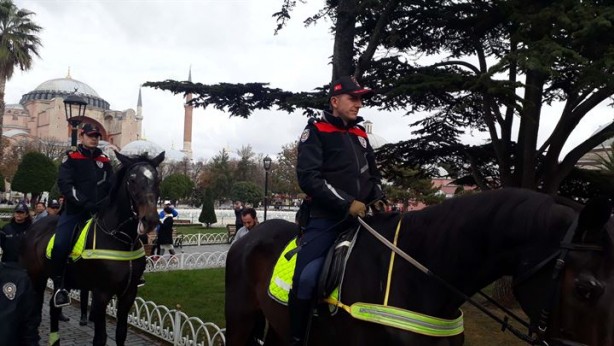 Foto - Atlı birlikler Sultanahmet'te görevde