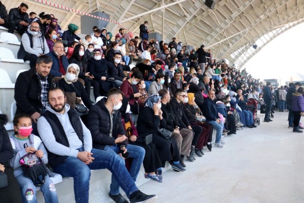 Foto - Atlı okçuluk gösterisi izleyenleri mest etti!