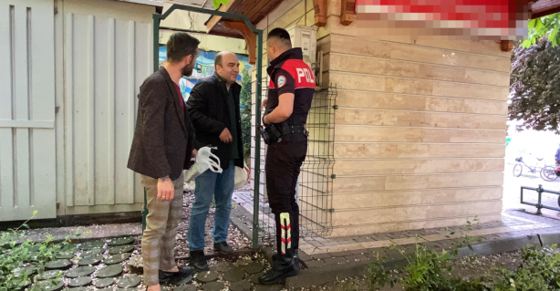 Foto - ATM'den 50 bin TL çaldı, linçten polis kurtardı