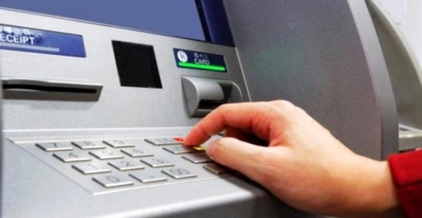 Foto - ATM'den para çekerken tüm paranız gidebilir! Şifreyi tuşlarken sakın ama sakın bunu yapmayın