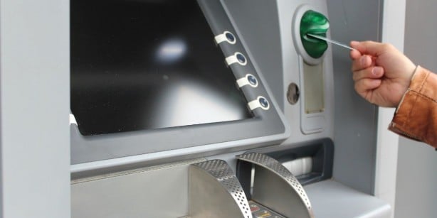 Foto - ATM'den para çekerken tüm paranız gidebilir! Şifreyi tuşlarken sakın ama sakın bunu yapmayın