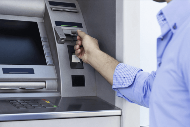 Foto - ATM'den para çekerken tüm paranız gidebilir! Şifreyi tuşlarken sakın ama sakın bunu yapmayın