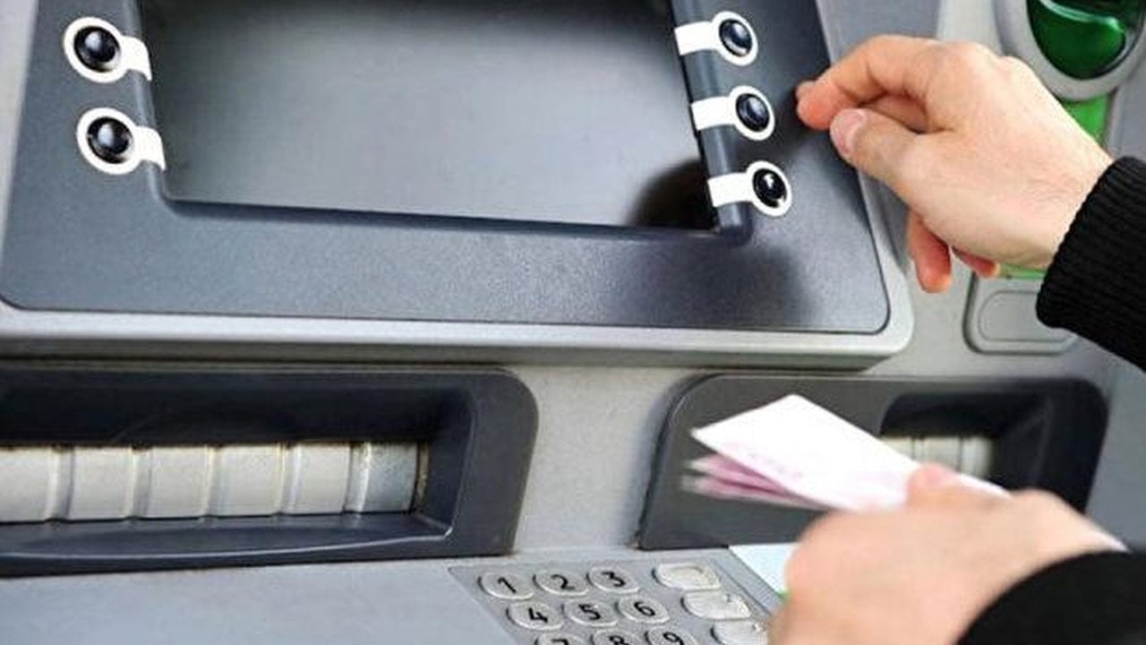 ATM’lerde bir devir resmen kapandı: Nakit çekmek isteyenlerin paraları yutulmaya başlandı