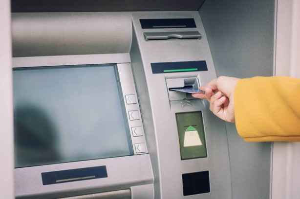 Foto - ATM’lere gidenler hayatlarının şokunu yaşıyor! Bankalar patır patır bunu yapmaya başladı bile! Para çeken herkesi ilgilendiren gelişme