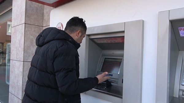 ATM'ye giden adam hayatının şokunu yaşadı