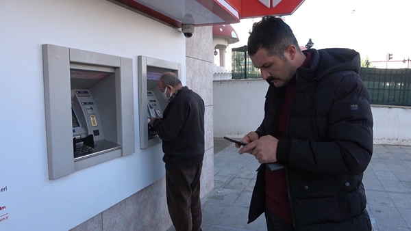 Foto - ATM'ye giden adam hayatının şokunu yaşadı
