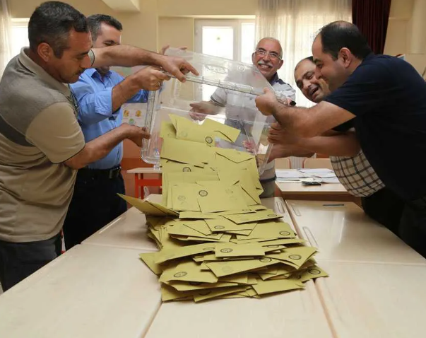 Foto - ATV dizisinde rol alan Defne Samyeli oy vereceği partiyi açıkladı