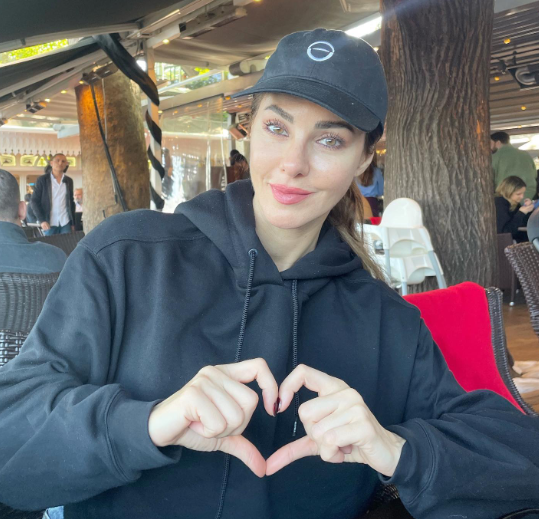 Foto - ATV dizisinde rol alan Defne Samyeli oy vereceği partiyi açıkladı