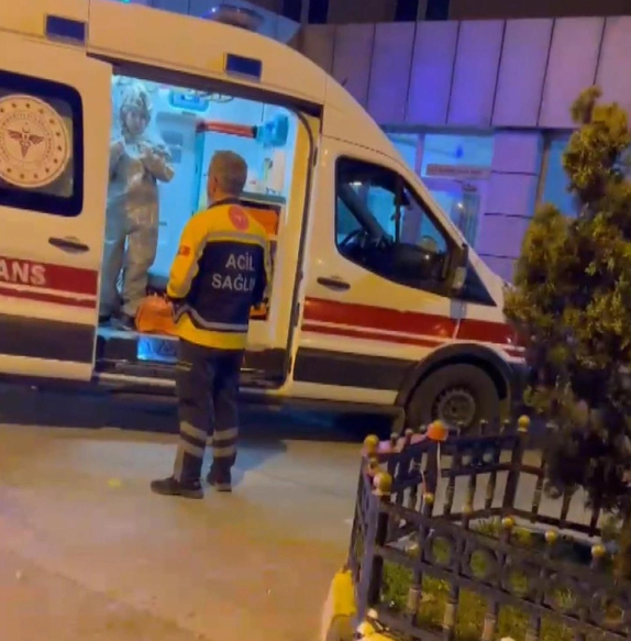Foto - Avcılar'da devlet hastanesinde büyük panik! Sağlık personeli neden bu kıyafetleri giydi?