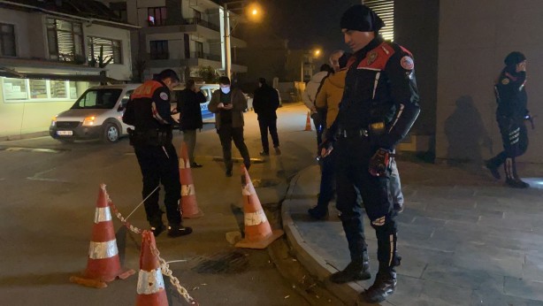 AVM önünde silahlı kavga! Ekipler sevk edildi