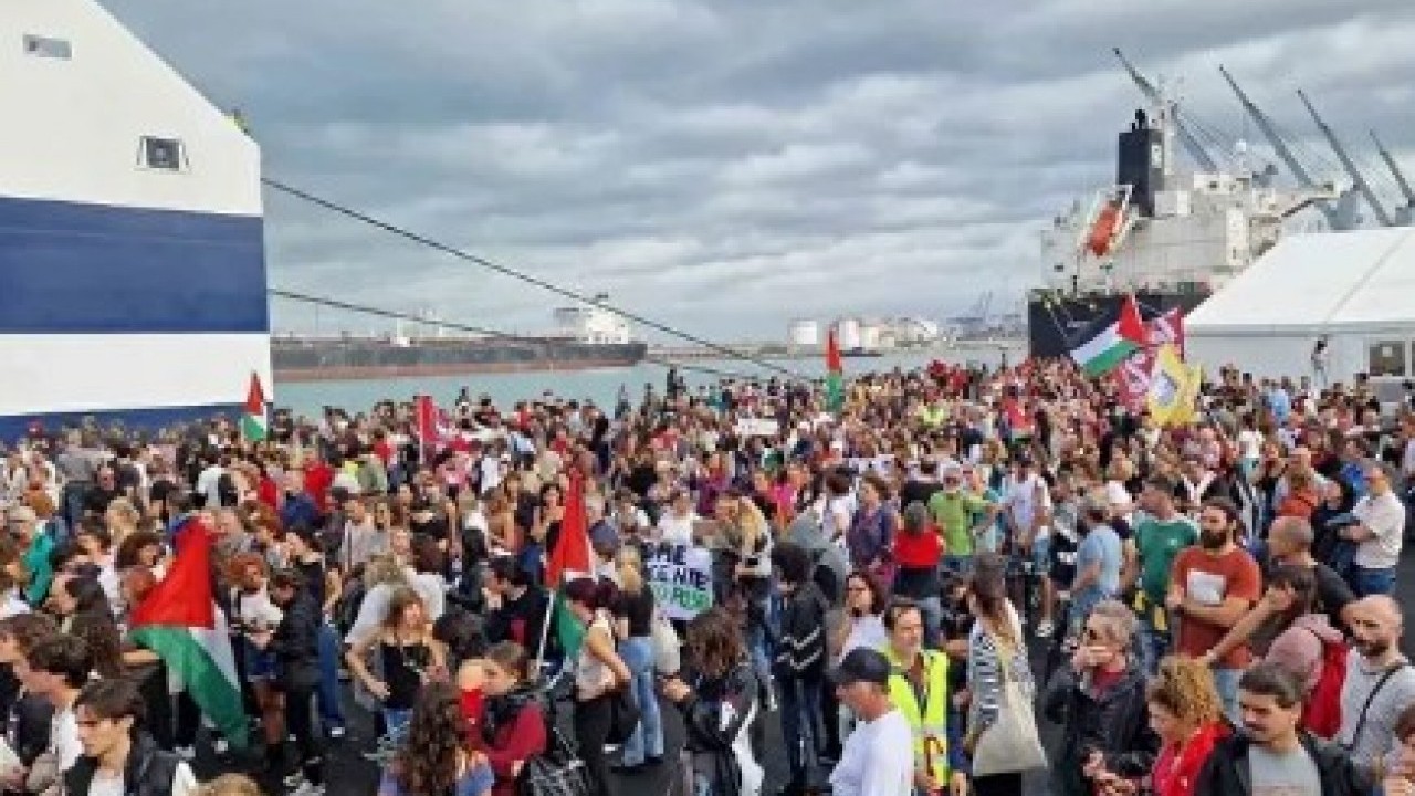 Foto - Avrupa ülkesinde Gazze için hayat durdu: Limanlar kapatıldı ulaşım aksadı