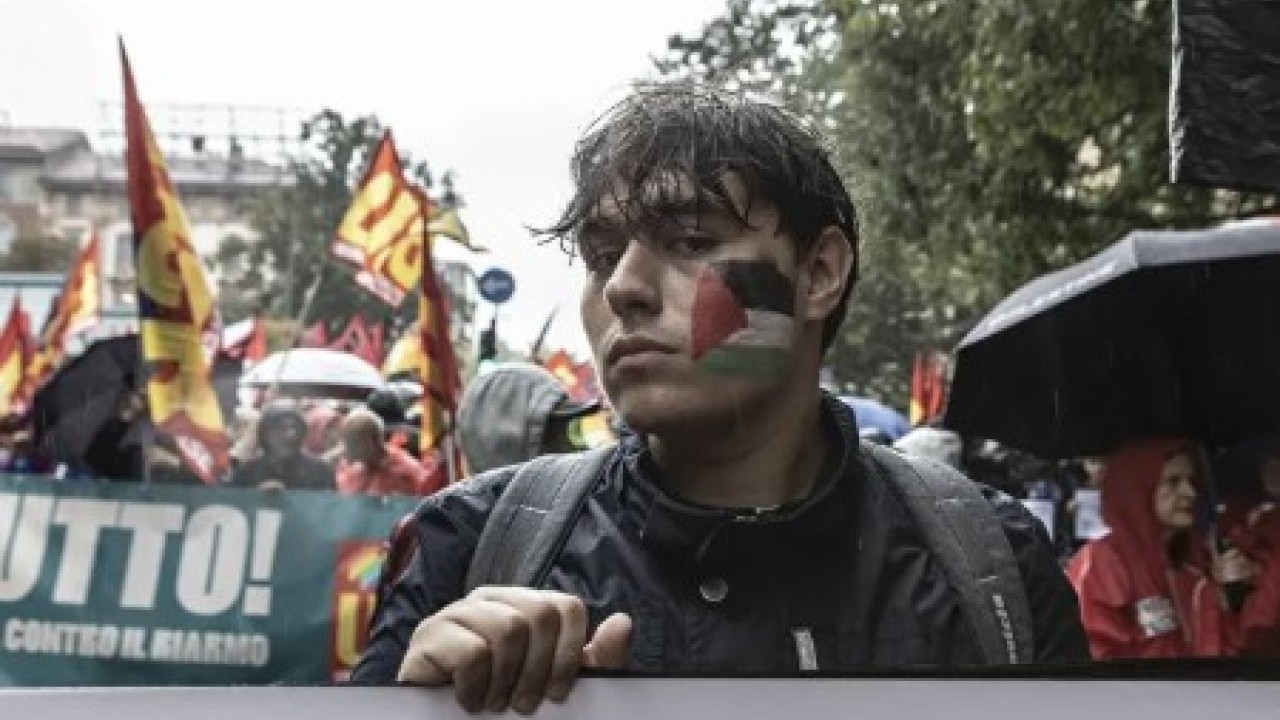 Foto - Avrupa ülkesinde Gazze için hayat durdu: Limanlar kapatıldı ulaşım aksadı