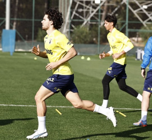 Foto - Avrupa devleri peşinde olsa da! Fenerbahçe yıldız isimde ısrarcı...