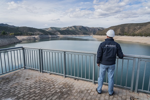Foto - Avrupa kuraklıkla boğuşuyor! Hidroelektrik santralinin kapısına kilit vuruldu