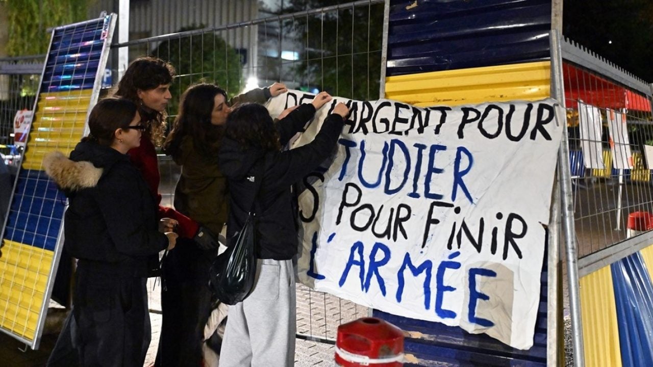 Foto - Avrupa toz duman! Belçika’da öğrenciler üniversite kampüsünün girişini kapattı