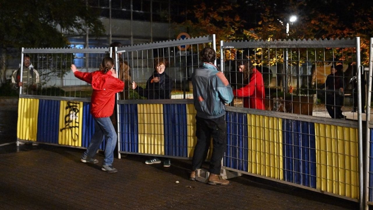Foto - Avrupa toz duman! Belçika’da öğrenciler üniversite kampüsünün girişini kapattı