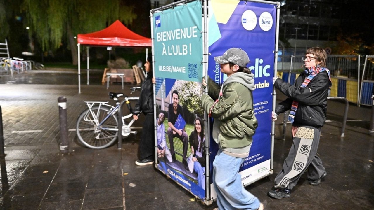 Foto - Avrupa toz duman! Belçika’da öğrenciler üniversite kampüsünün girişini kapattı