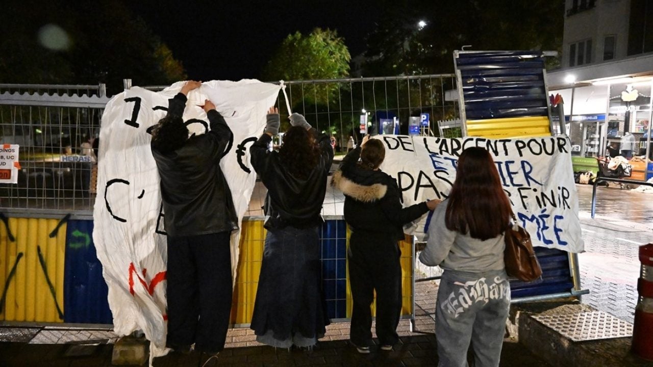 Foto - Avrupa toz duman! Belçika’da öğrenciler üniversite kampüsünün girişini kapattı