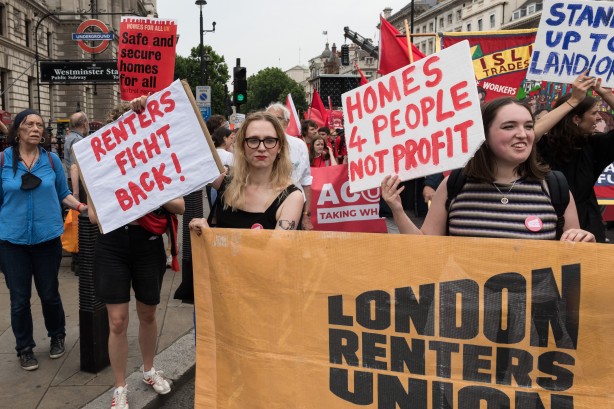 Foto - Avrupa ülkesi şokta! Fiyatlar tavan yaptı, halk sokağa döküldü