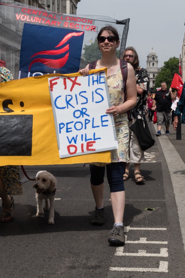 Foto - Avrupa ülkesi şokta! Fiyatlar tavan yaptı, halk sokağa döküldü