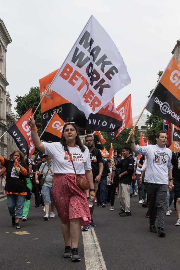 Foto - Avrupa ülkesi şokta! Fiyatlar tavan yaptı, halk sokağa döküldü