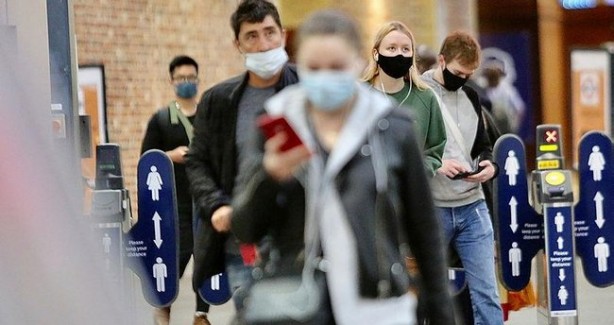 Avrupa ülkesinde kaos! Sağlık Bakanı konuştu, halk marketleri yağmaladı