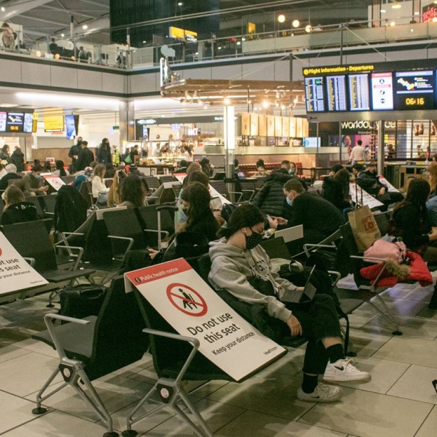 Foto - Avrupa ülkesinden kaçış başladı! Akın akın gidiyorlar